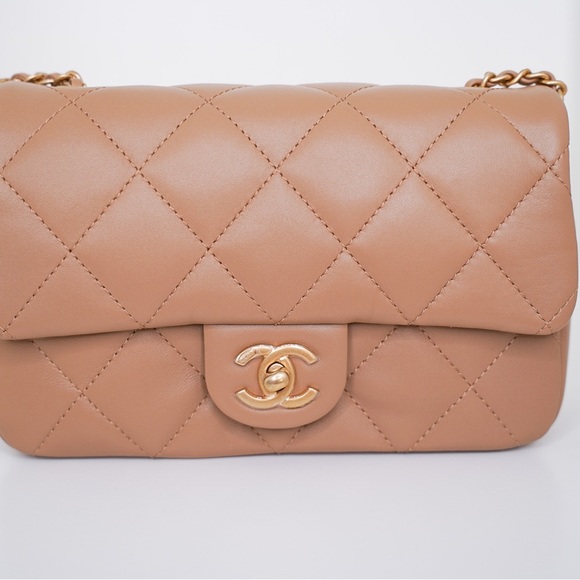 22B Chanel Hearts Mini Flap Bag in Brown - Picture 4 of 8